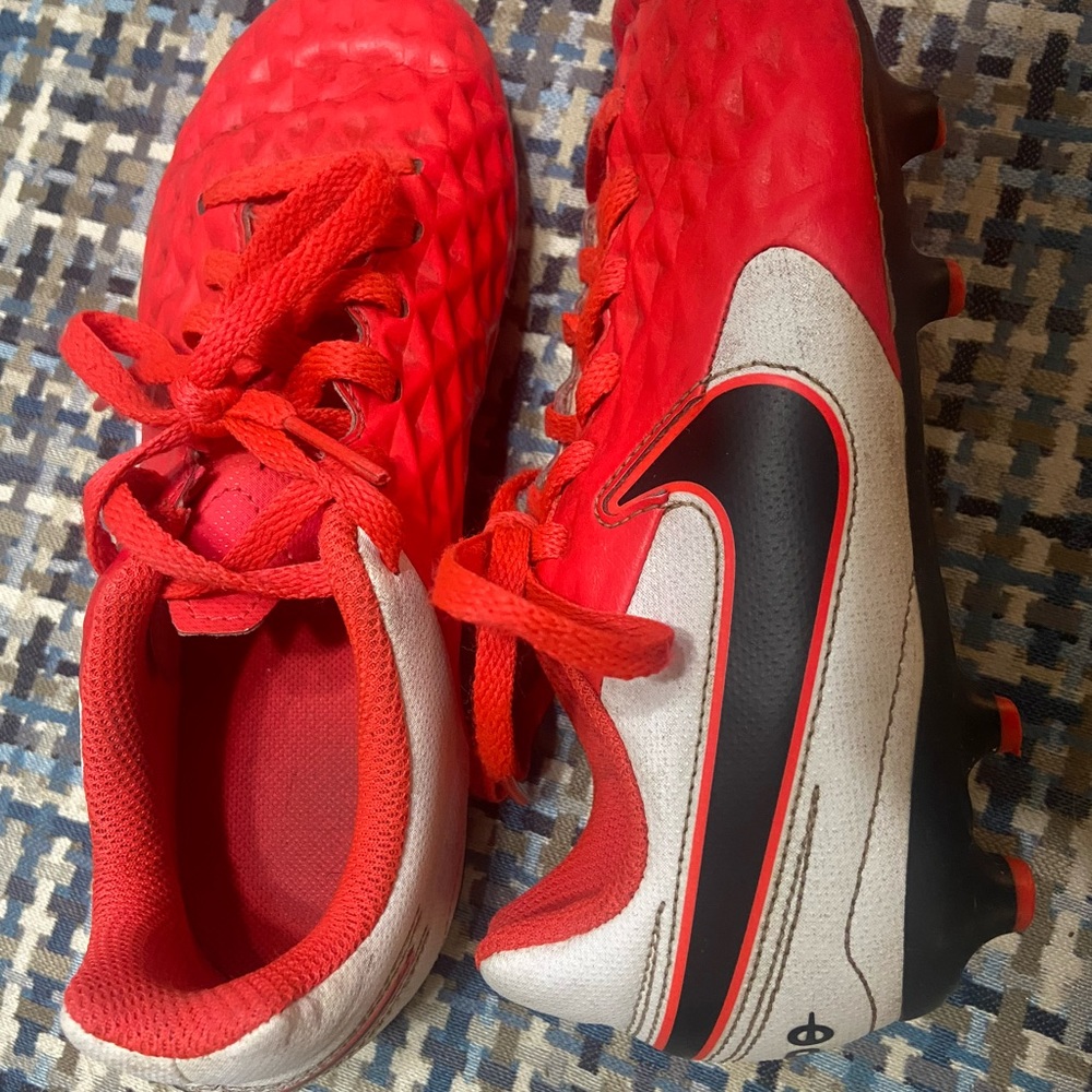 Boys Nike soccer cleats. Size 1.5.